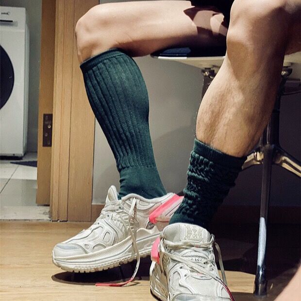 Men’s Solid Color Terry Long Socks – Breathable & Sweat-Absorbing
