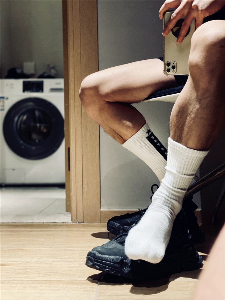 Extra Thick Fluffy Sports Socks – Black & White Alphabet Trend Style