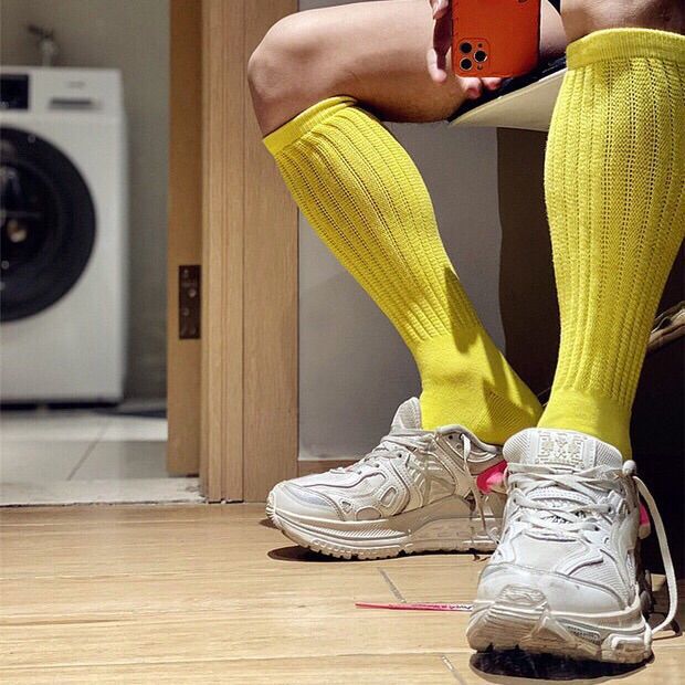 Men’s Solid Color Terry Long Socks – Breathable & Sweat-Absorbing