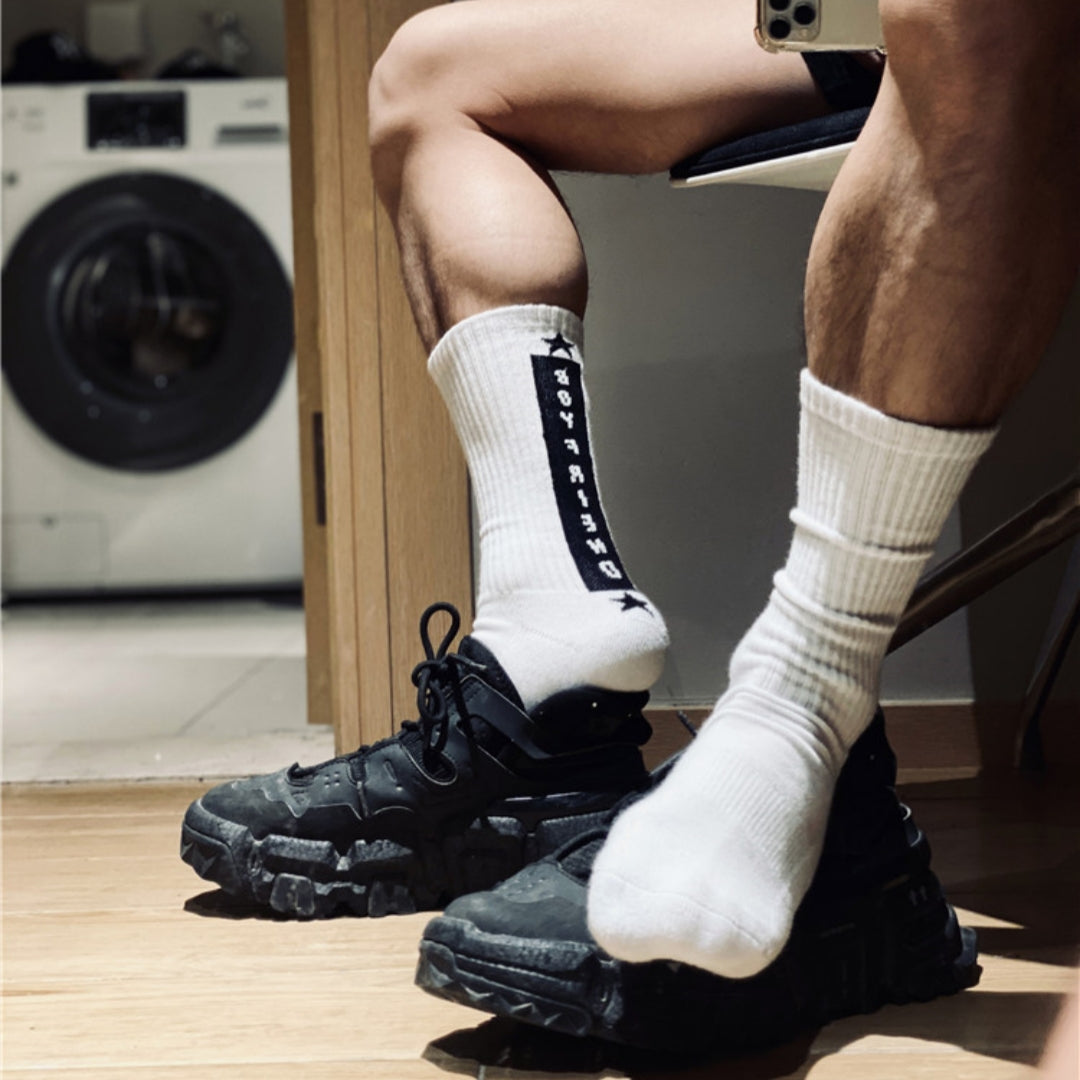 Extra Thick Fluffy Sports Socks – Black & White Alphabet Trend Style
