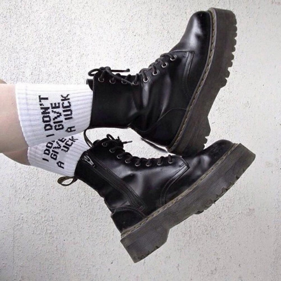 Bold Letter Cotton Crew Socks – Trendy Streetwear Style