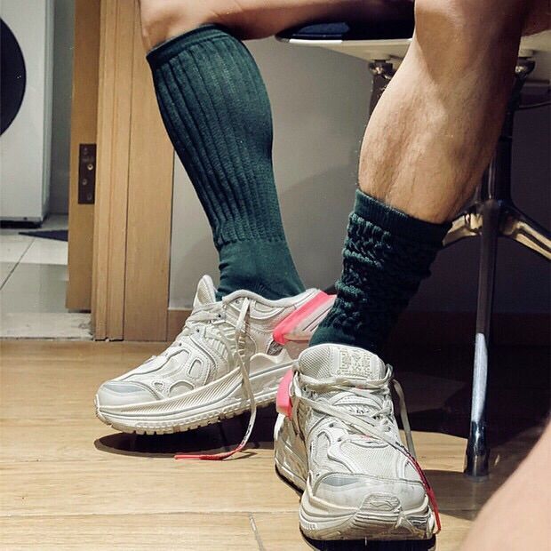 Men’s Solid Color Terry Long Socks – Breathable & Sweat-Absorbing