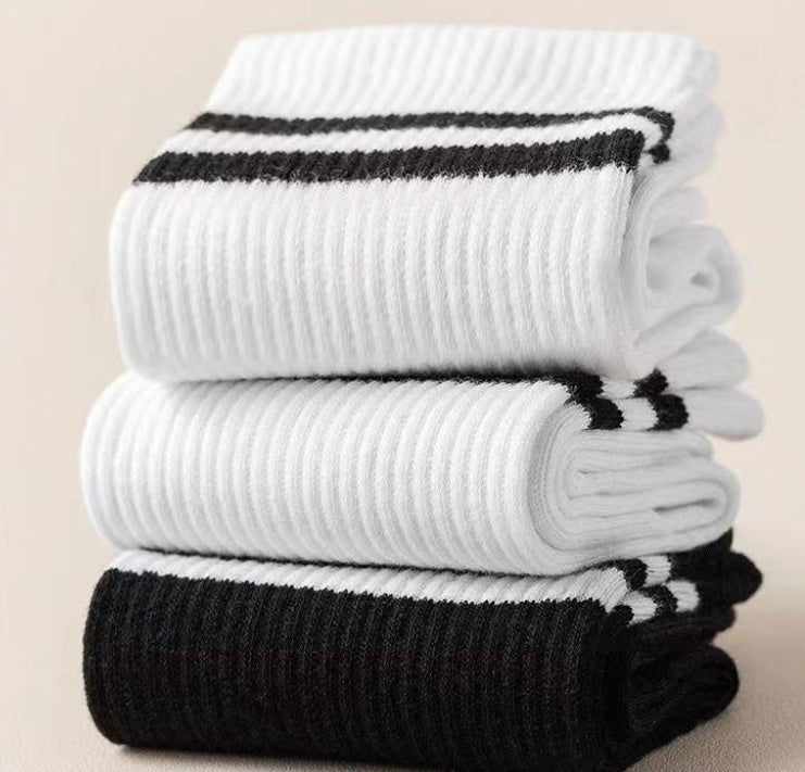 Women’s Black & White Striped Crew Socks – Sporty Ribbed Mid-Calf
