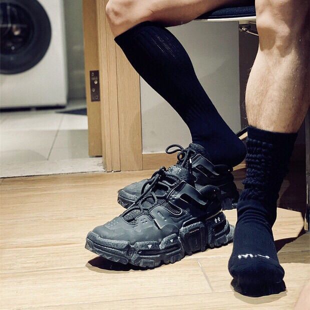 Men’s Solid Color Terry Long Socks – Breathable & Sweat-Absorbing