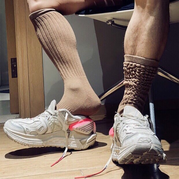 Men’s Solid Color Terry Long Socks – Breathable & Sweat-Absorbing