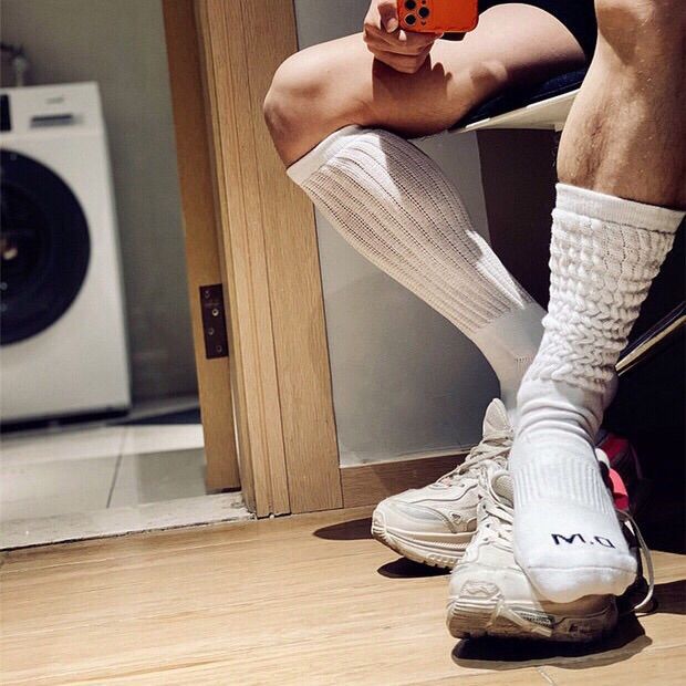 Men’s Solid Color Terry Long Socks – Breathable & Sweat-Absorbing